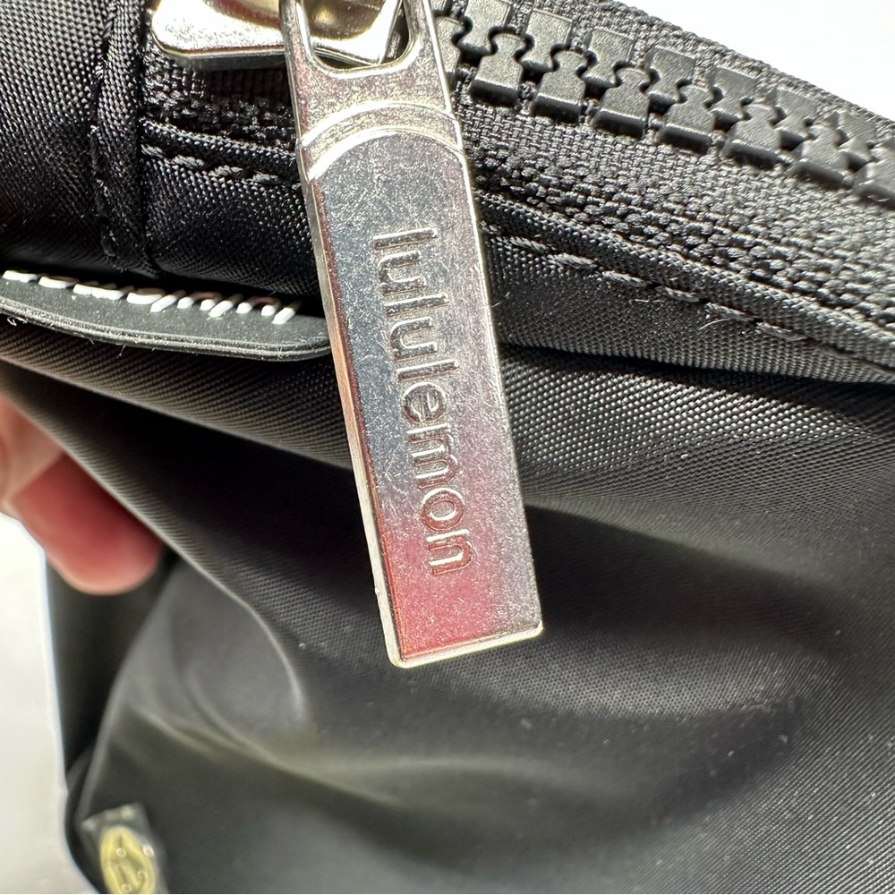 Lululemon Everywhere Belt Bag, NWT, Black - Picture 7 of 12